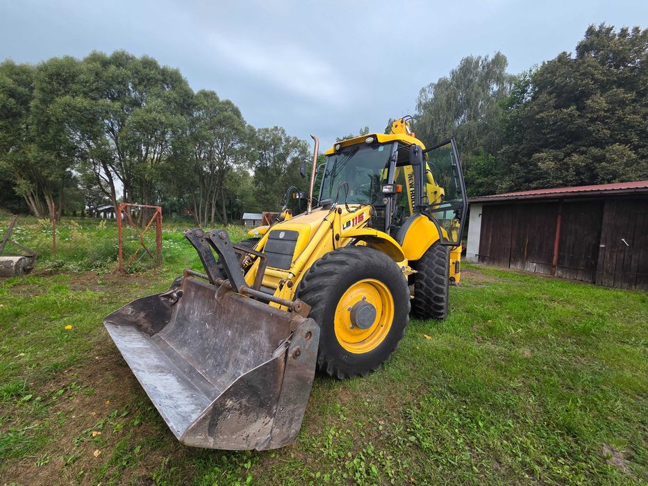 koparko ładowarka LB115 na dużych kołach