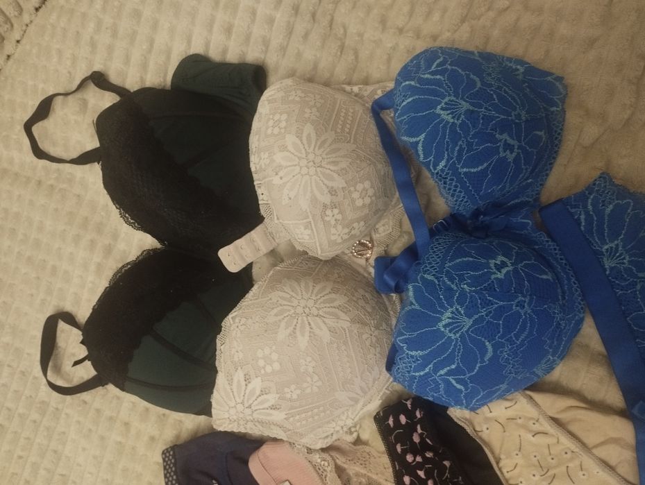 Білизна жіноча  та бюстики