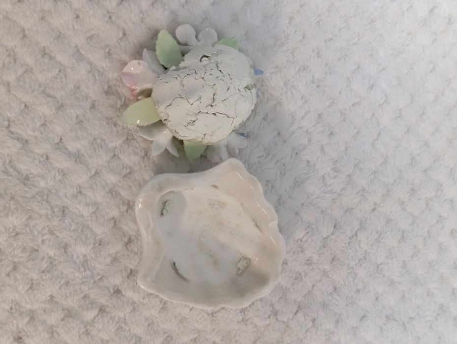 Zestaw figurek z porcelany