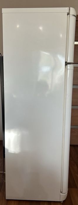 Холодильник Ariston MTA1167, 300 л, робочий стан