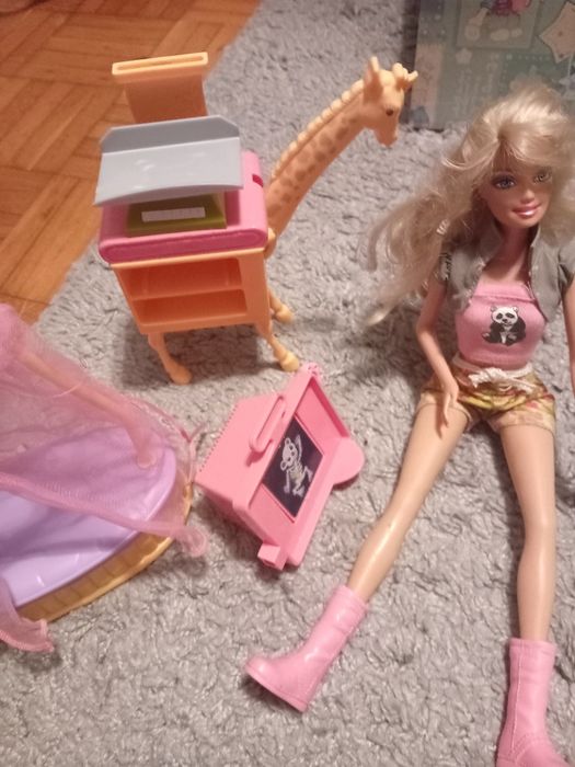 Boneca Barbie veterinária