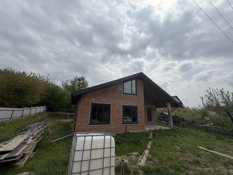 Продаж будинку Лезневе