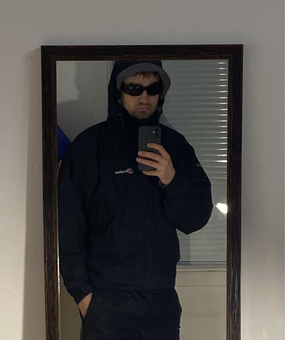 (L) BERGHAUS Черная курточка на мембране весенняя осенняя чорна куртка на мембрані весняна осіння tnf gore tex