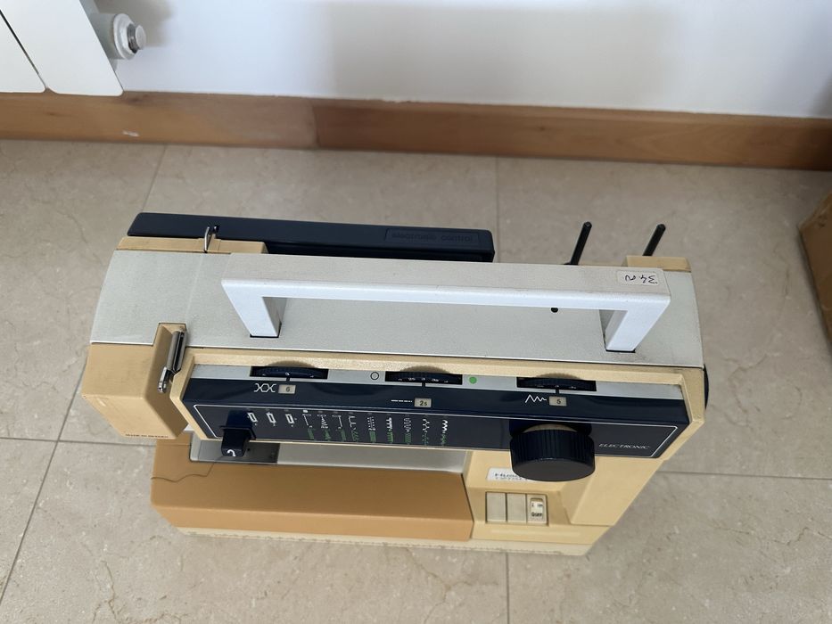Vendo maquina de costura eletrica