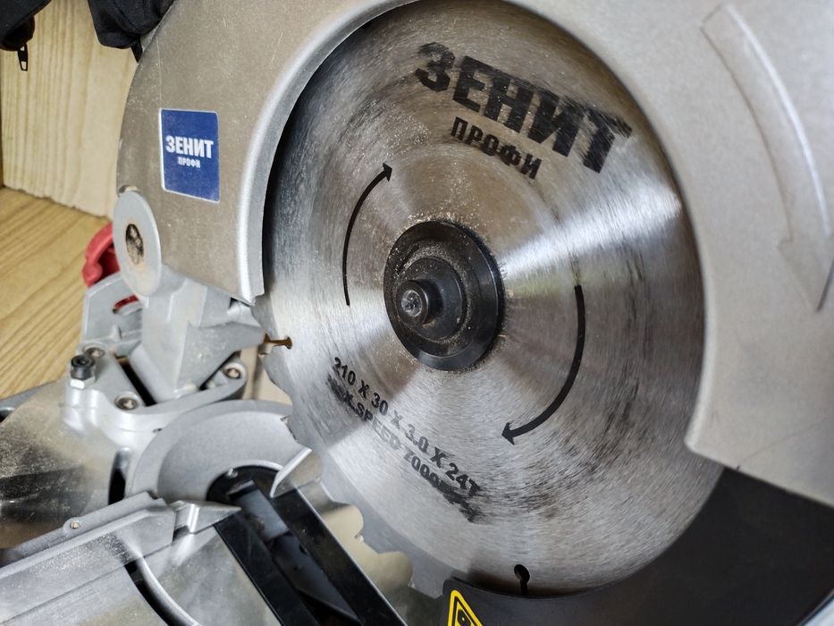 Торцовочная пила Зенит ЗТП-210/1750