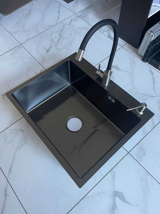 Мийка кухонна Lidz 6050 см чорна та змішувач Kraft гнучкий чорний