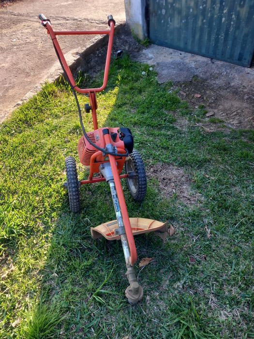 Vendo ceifeira impecavel