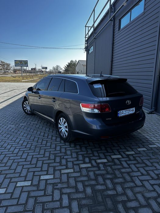 Toyota Avensis 1.8 бензин