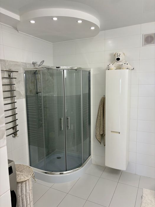 Продам 2-во поверхову квартиру в центрі міста