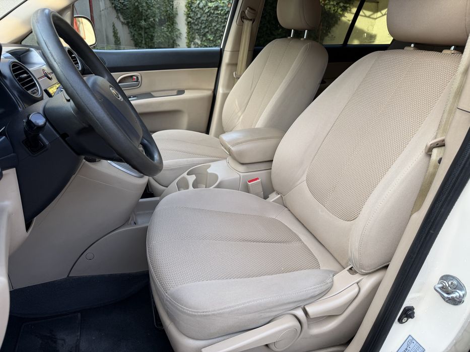 Продам Kia Carens 2009 год 2.0 Бензин Автомат