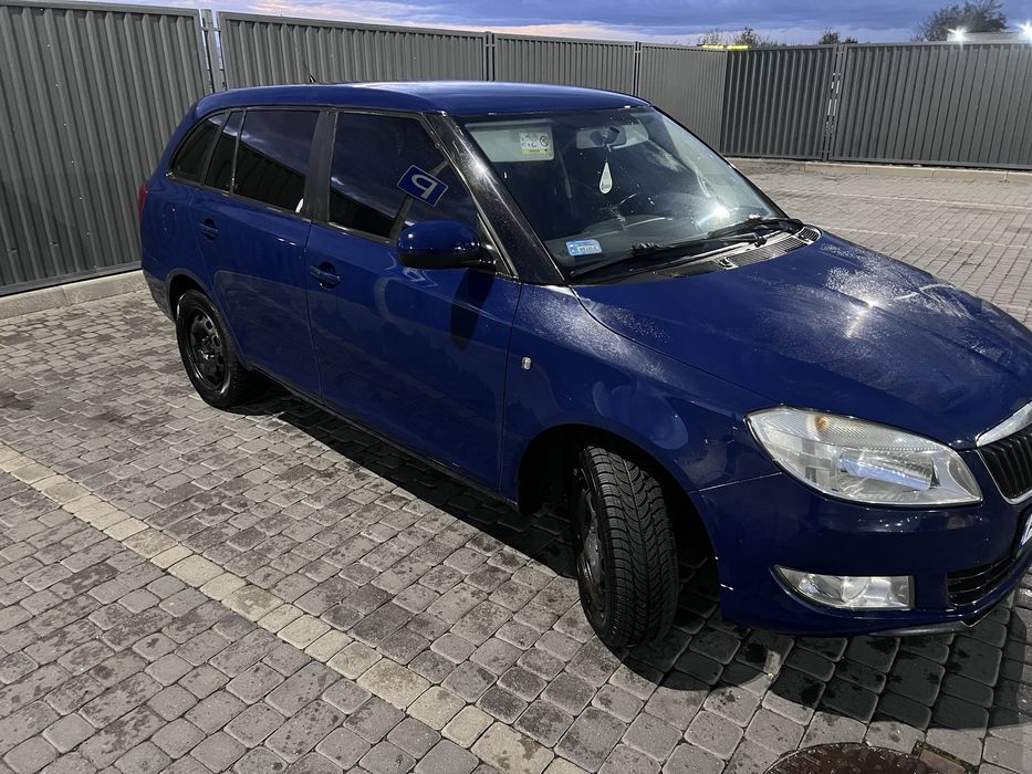 Машина шкода фабія 1,6 tdi