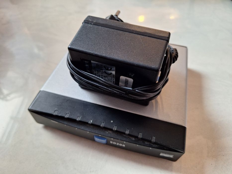 Switch Linksys SD208 8 port