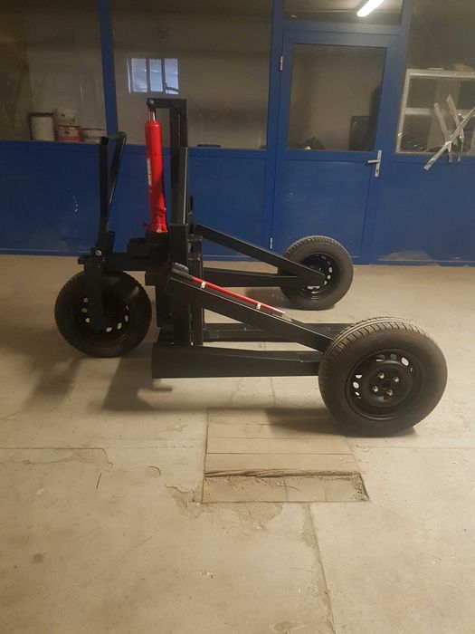 Paleciak budowlany terenowy.