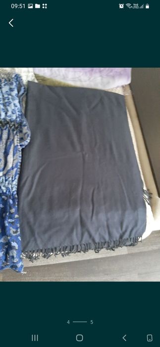 Шарфи,шапки жіночі.