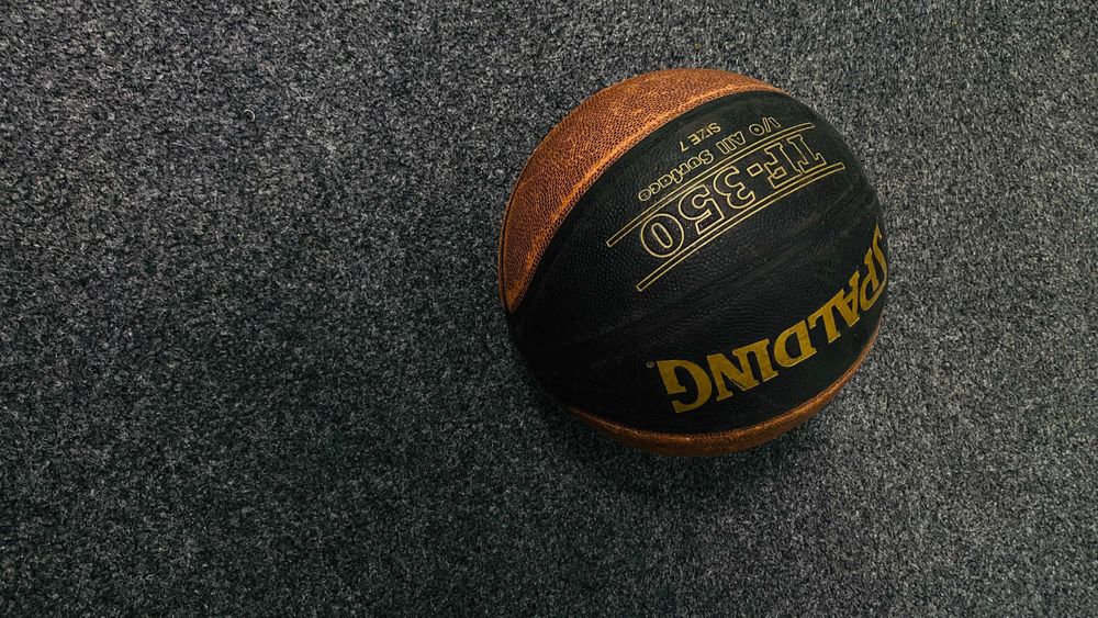 Баскетбольний м’яч Spalding TF-350 Size 7 — у хорошому стані