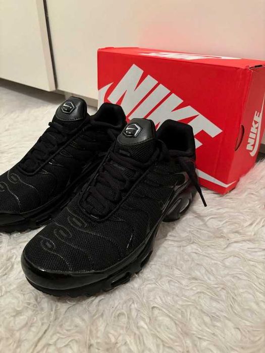 Embrace the Dark Side Nike Air Max Plus TN Black Edition 40