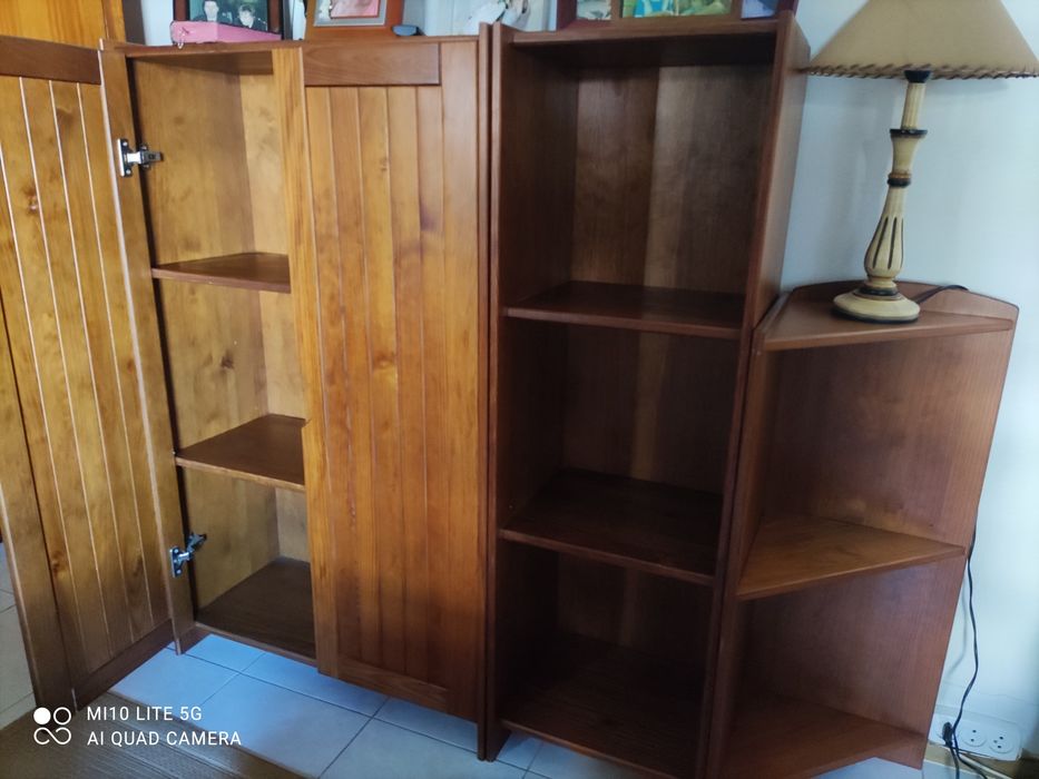 Estante em madeira cerejeira em bom estado