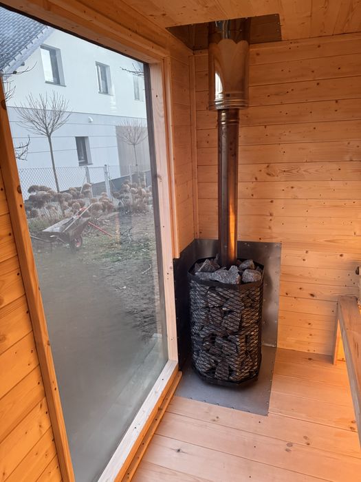 Sauna ogrodowa z miejscem na balie jacuzzi sauna balia jacuzzi