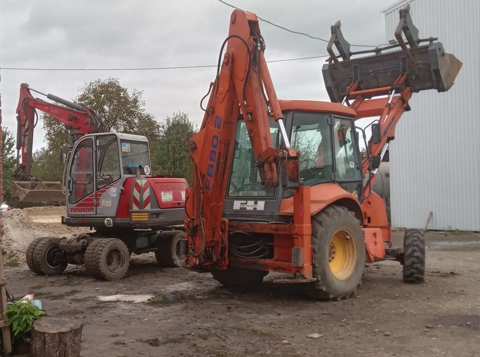 Послуги  самоскида та екскаватора навантажувача