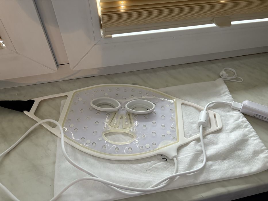 CurrentBody red light LED face mask