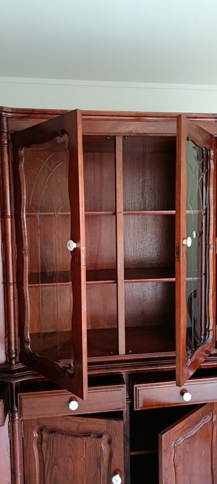 Móvel de sala e mesa de jantar com 6 cadeiras