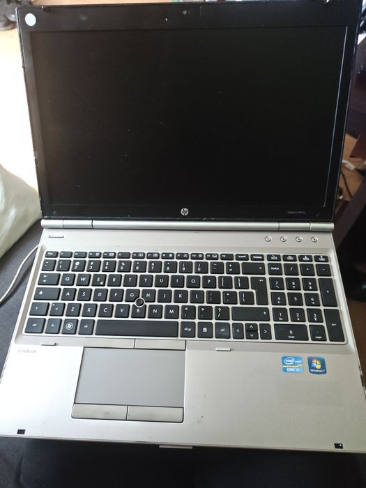 HP Elitebook i7 8GB 320 hdd