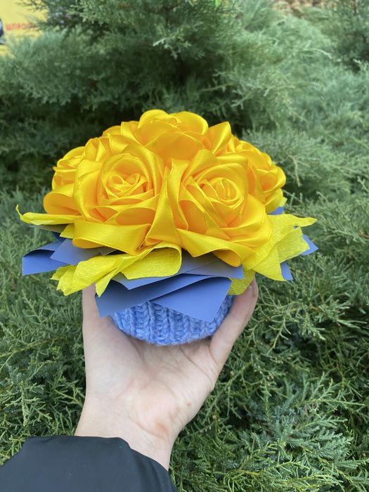 Троянди з атласної стрічки