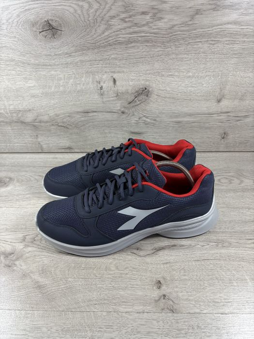 Diadora чоловічі кросівки 44.5 розмір