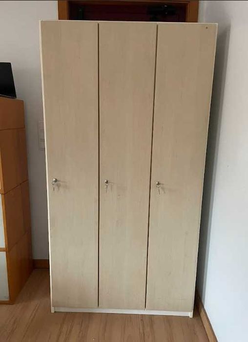 Armário Alto de Arrumação