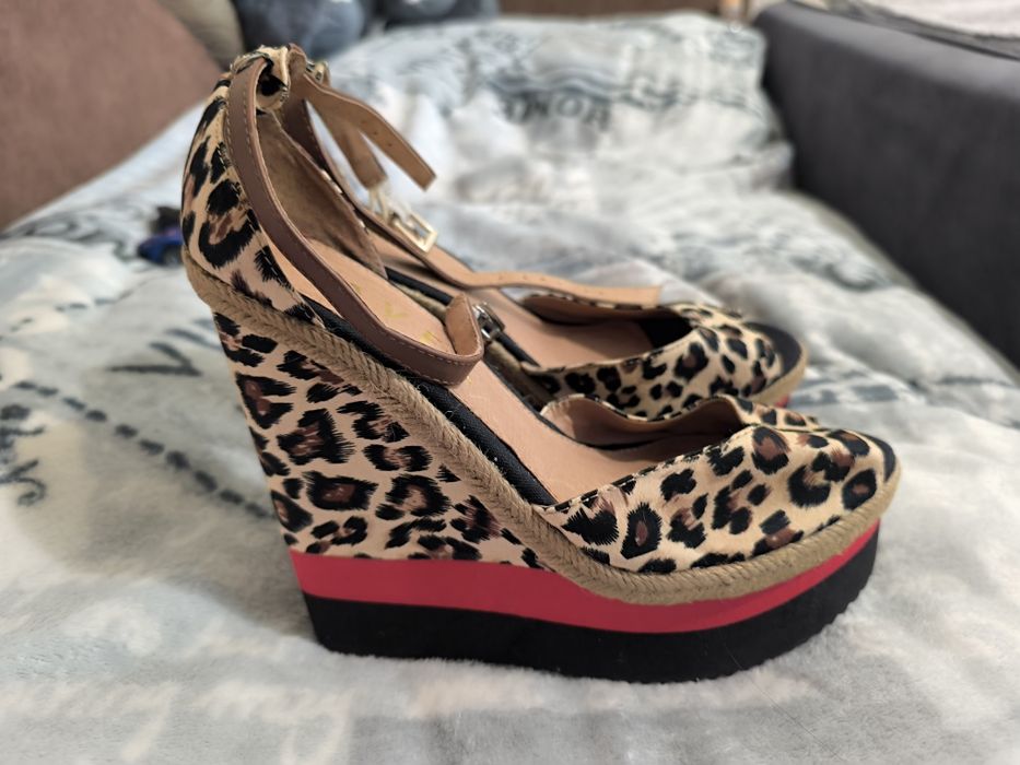 Босоніжки леопард