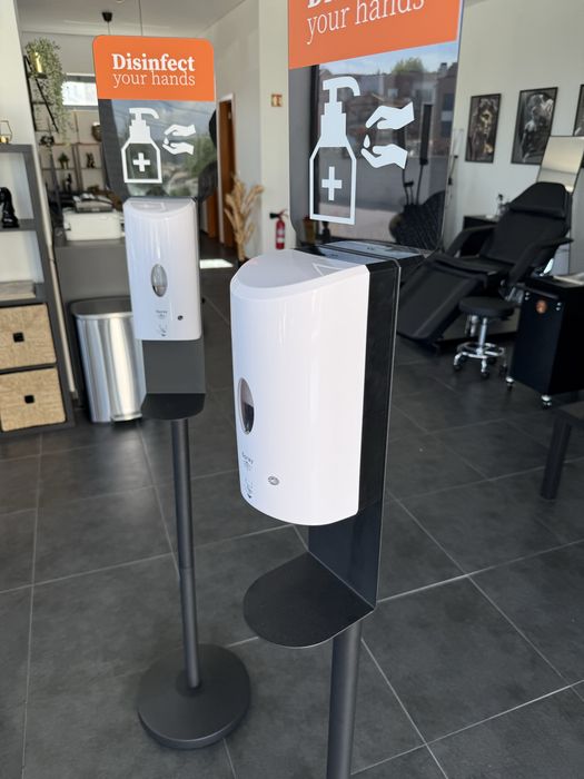 Dispensador automático de desinfetante de mãos de pé novos