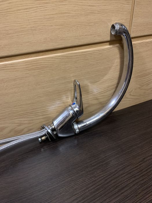 Аксессуары для ванной комнаты: донный клапан и смеситель TUNY