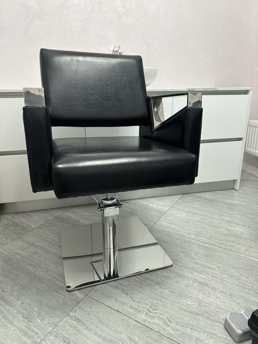 Крісло перукарськеTomas Кресло парикмахерское -гідравлічне нове (2 шт)