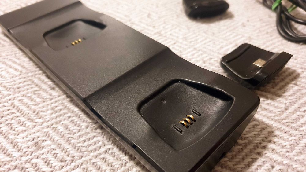 Magnetyczna stacja dokująca na 2 pady PS4 PlayStation 4