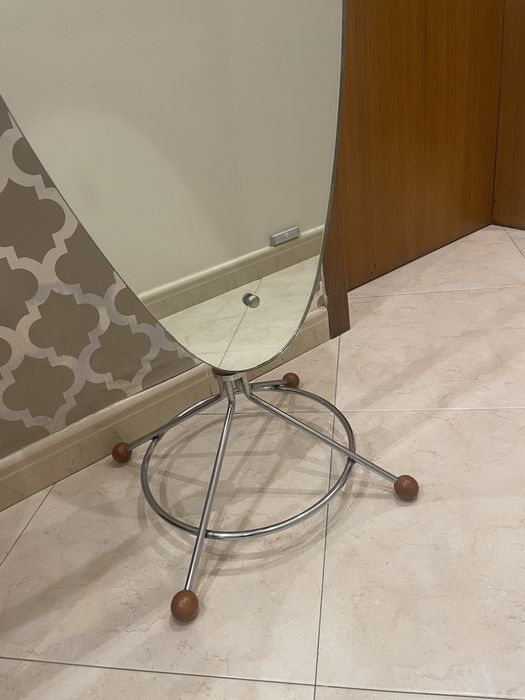 Espelho de pe oval