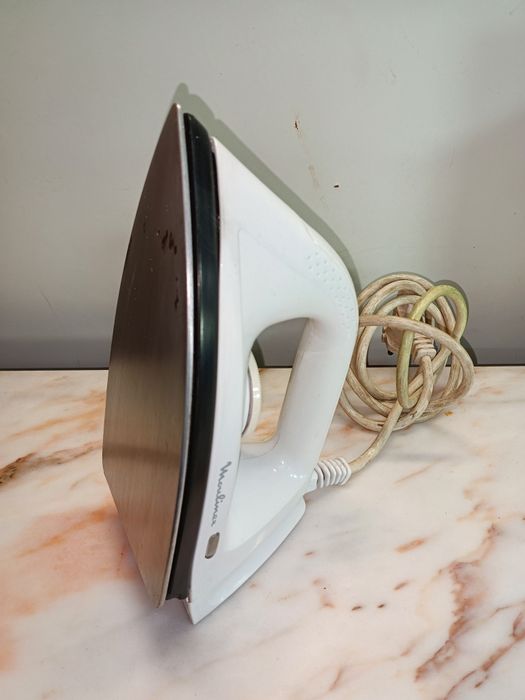 Ferro de engomar marca MOULINEX  a funcionar perfeitamente