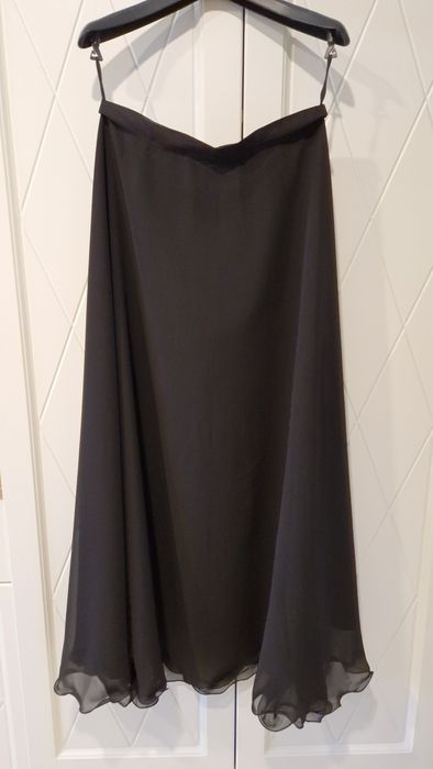 Tiulowa spódnica maxi z satynową podszewką