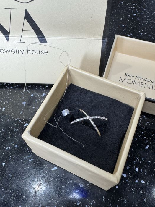 Продам золоте колечко з діамантами , бренд SOVA