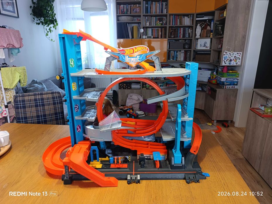 Garaż Hot Wheels Ultimate Garage z rekinem