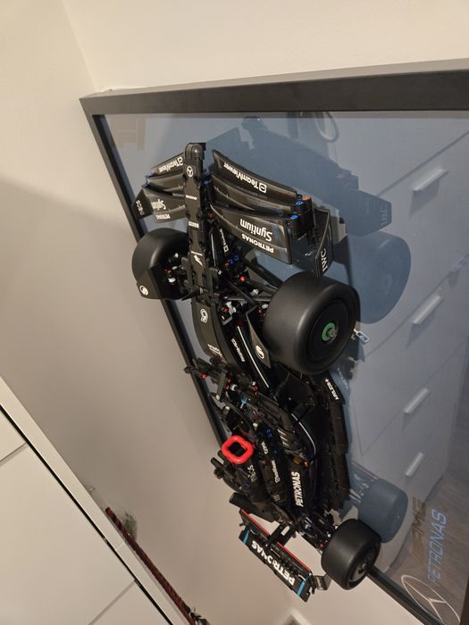 Quadro decorativo com f1 em lego petronas