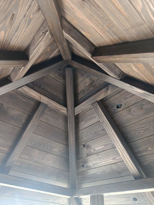 Drewniane studnie ogrodowe.