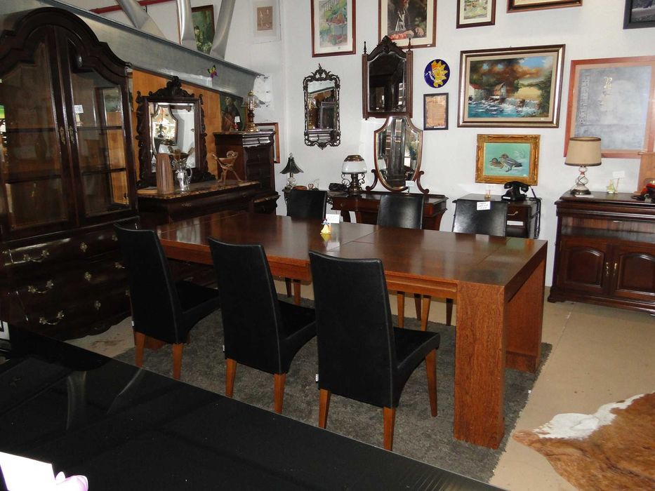Cadeiras de sala em pele - Valor unitário - Bom estado geral