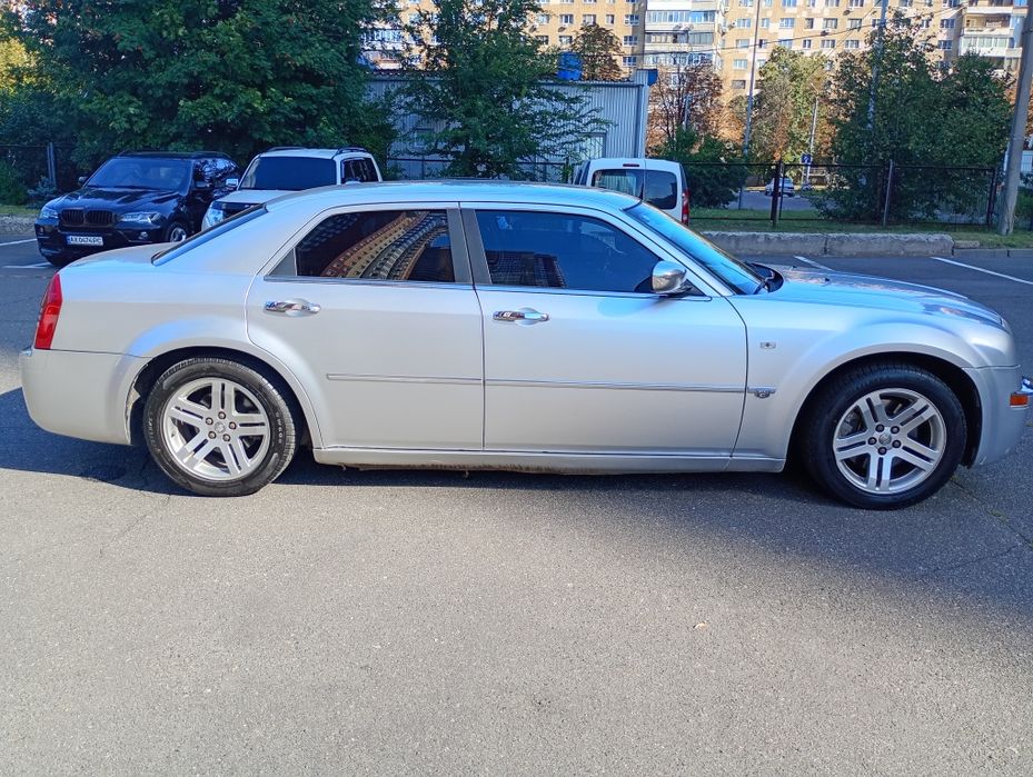 продам крайслер 300с