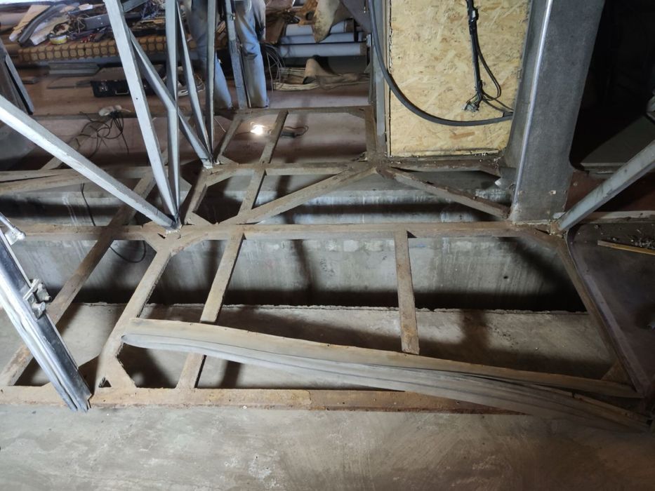 Зварювальний ремонт вантажівок, напівпричепів, тягачів, автобусів.