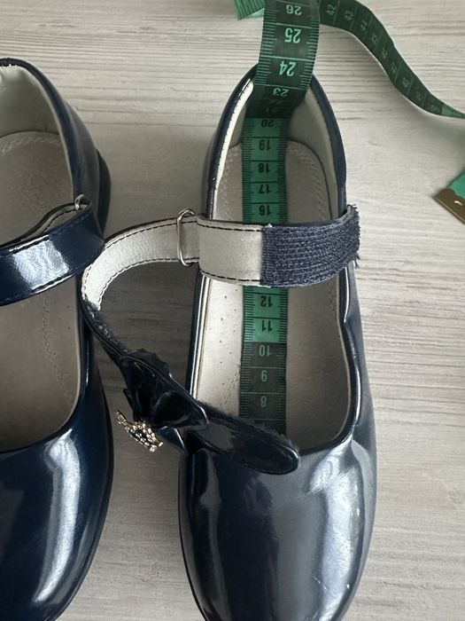 Продам лаковані черевички  для дівчинки