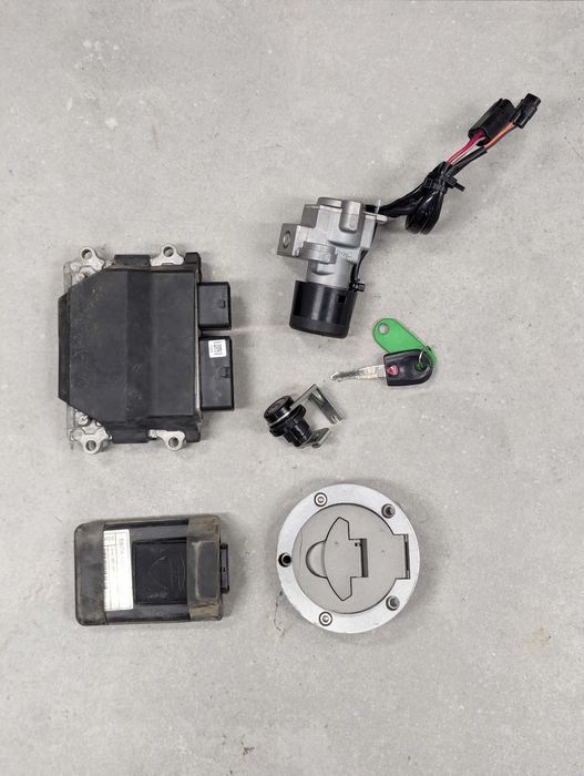 Stacyjka kluczyk moduł komputer immo ECU Ducati monster 821 15R