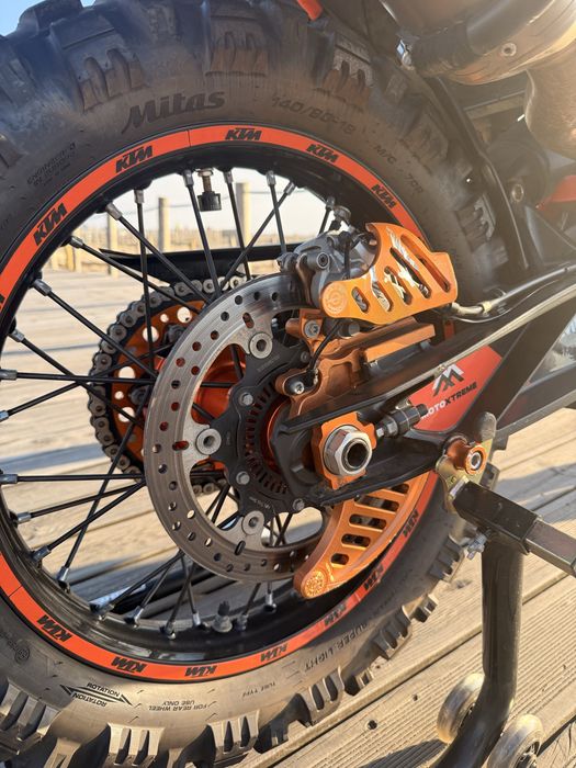 KTM 890 ADVENTURE R 2024 preparada para Rally