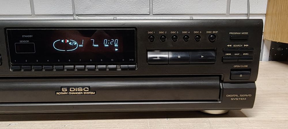 Zmieniarka 5 x CD TECHNICS SL-PD887.