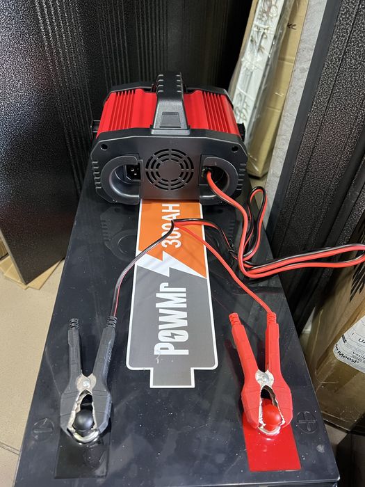 Зарядное устройство импульсное мощное 25а 12в/24в  Бустер