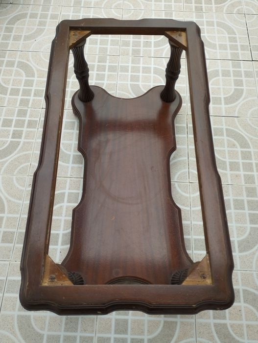 Estrutura de mesa para centro de sala